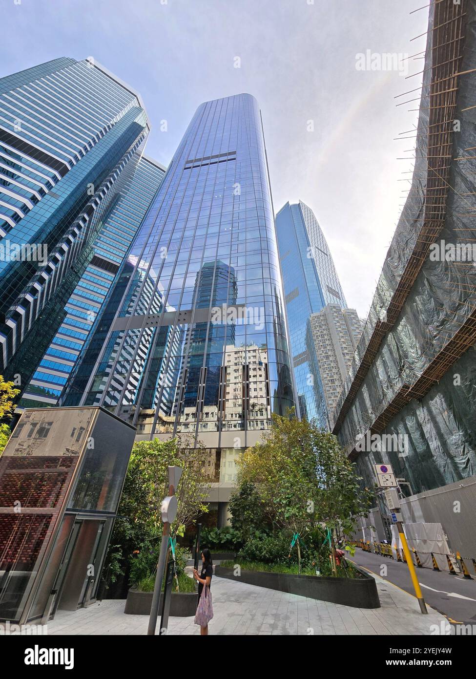 Grattacieli moderni che sostituiscono i vecchi edifici a Quarry Bay, Hong Kong. Foto Stock