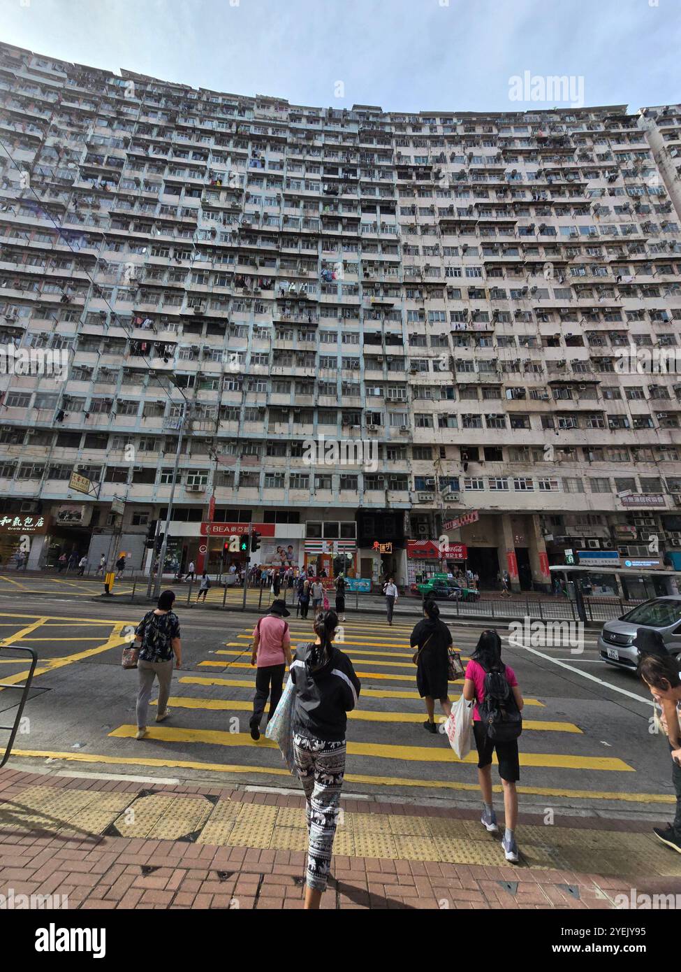 Il Monster Building (edificio Yick Fat) sulla King's Road a Quarry Bay, Hong Kong. Foto Stock