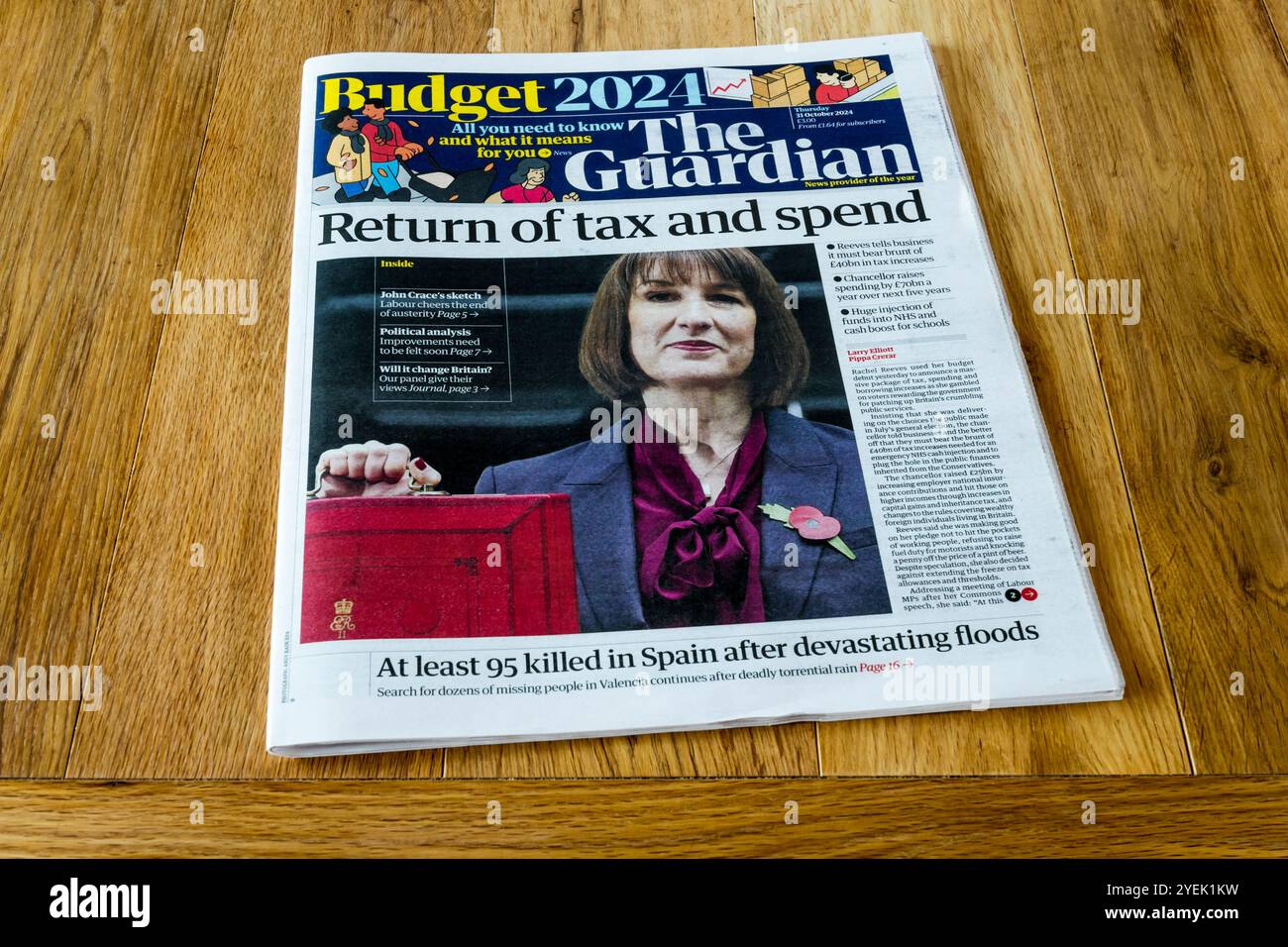 31 ottobre 2024. Il titolo del Guardian è la restituzione delle imposte e delle spese. Segue il primo bilancio del governo laburista e della Cancelliera dello Scacchiere, Rachel Reeves. Foto Stock