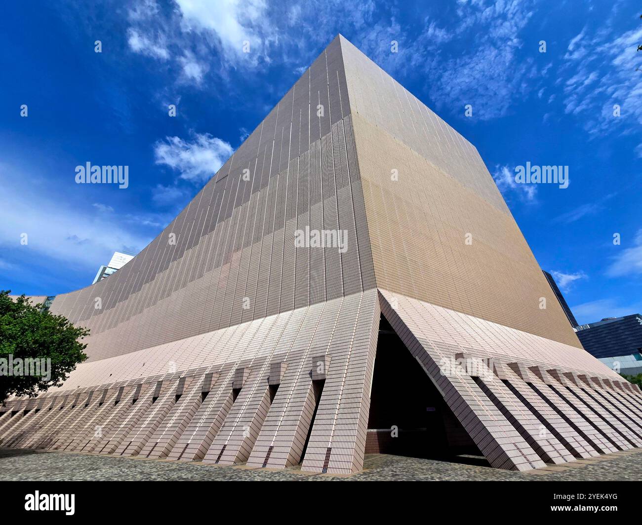 L'iconico centro culturale di Tsim Sha Tsui, Hong Kong. - Immagine stock catturata con smartphone