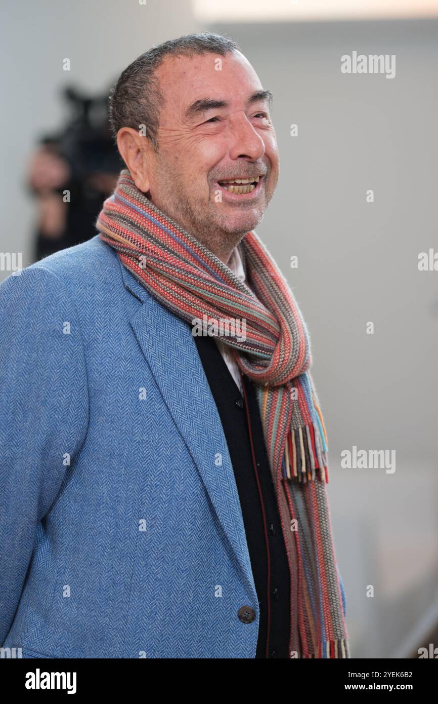 Il regista Jose Luis Garci, durante una conferenza stampa della Medaglia d'Oro dei Forque Awards presso la Fondazione Ortega Marañon, il 31 ottobre 2024 a M Foto Stock