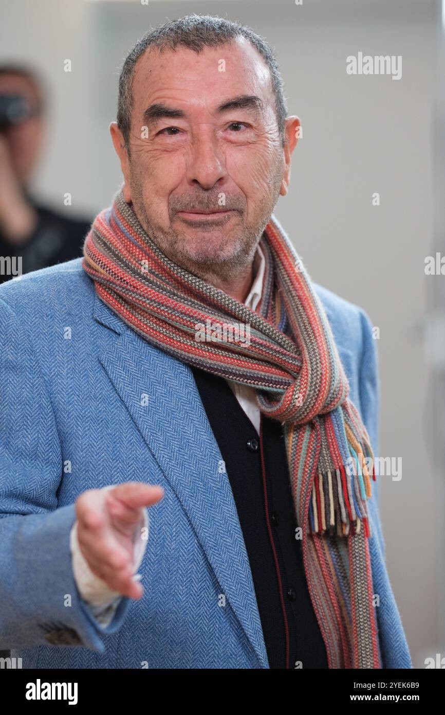 Il regista Jose Luis Garci, durante una conferenza stampa della Medaglia d'Oro dei Forque Awards presso la Fondazione Ortega Marañon, il 31 ottobre 2024 a M Foto Stock