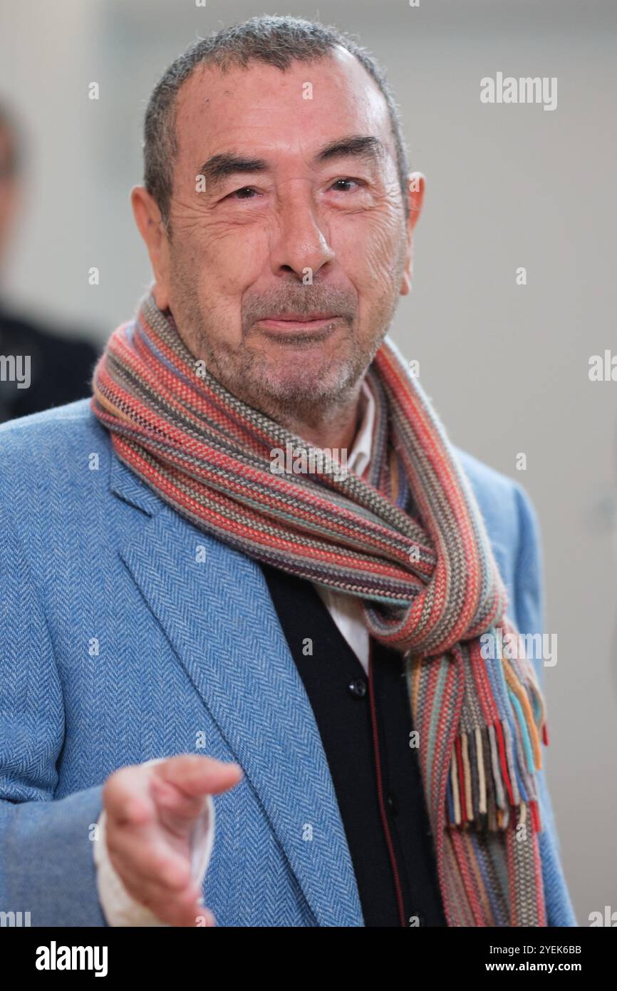 Il regista Jose Luis Garci, durante una conferenza stampa della Medaglia d'Oro dei Forque Awards presso la Fondazione Ortega Marañon, il 31 ottobre 2024 a M Foto Stock