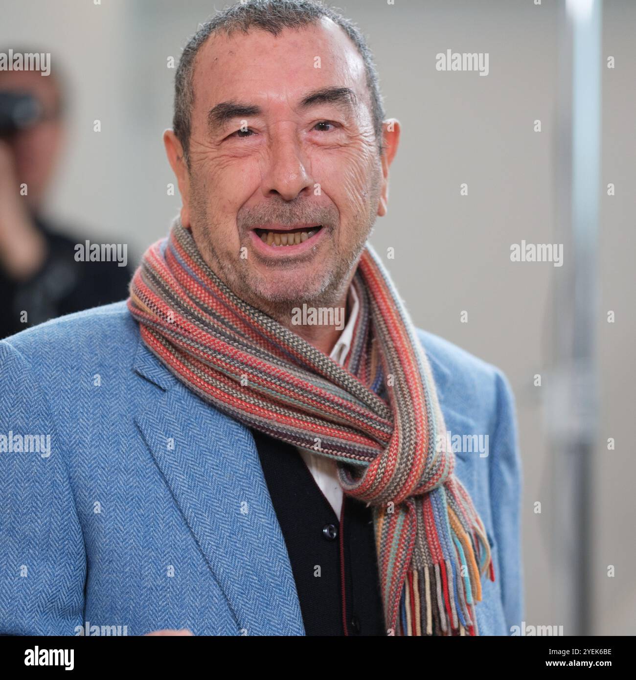 Il regista Jose Luis Garci, durante una conferenza stampa della Medaglia d'Oro dei Forque Awards presso la Fondazione Ortega Marañon, il 31 ottobre 2024 a M Foto Stock