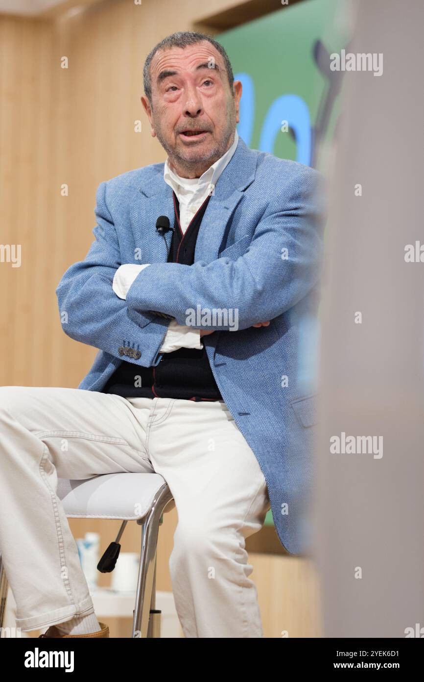 Il regista Jose Luis Garci, durante una conferenza stampa della Medaglia d'Oro dei Forque Awards presso la Fondazione Ortega Marañon, il 31 ottobre 2024 a M Foto Stock