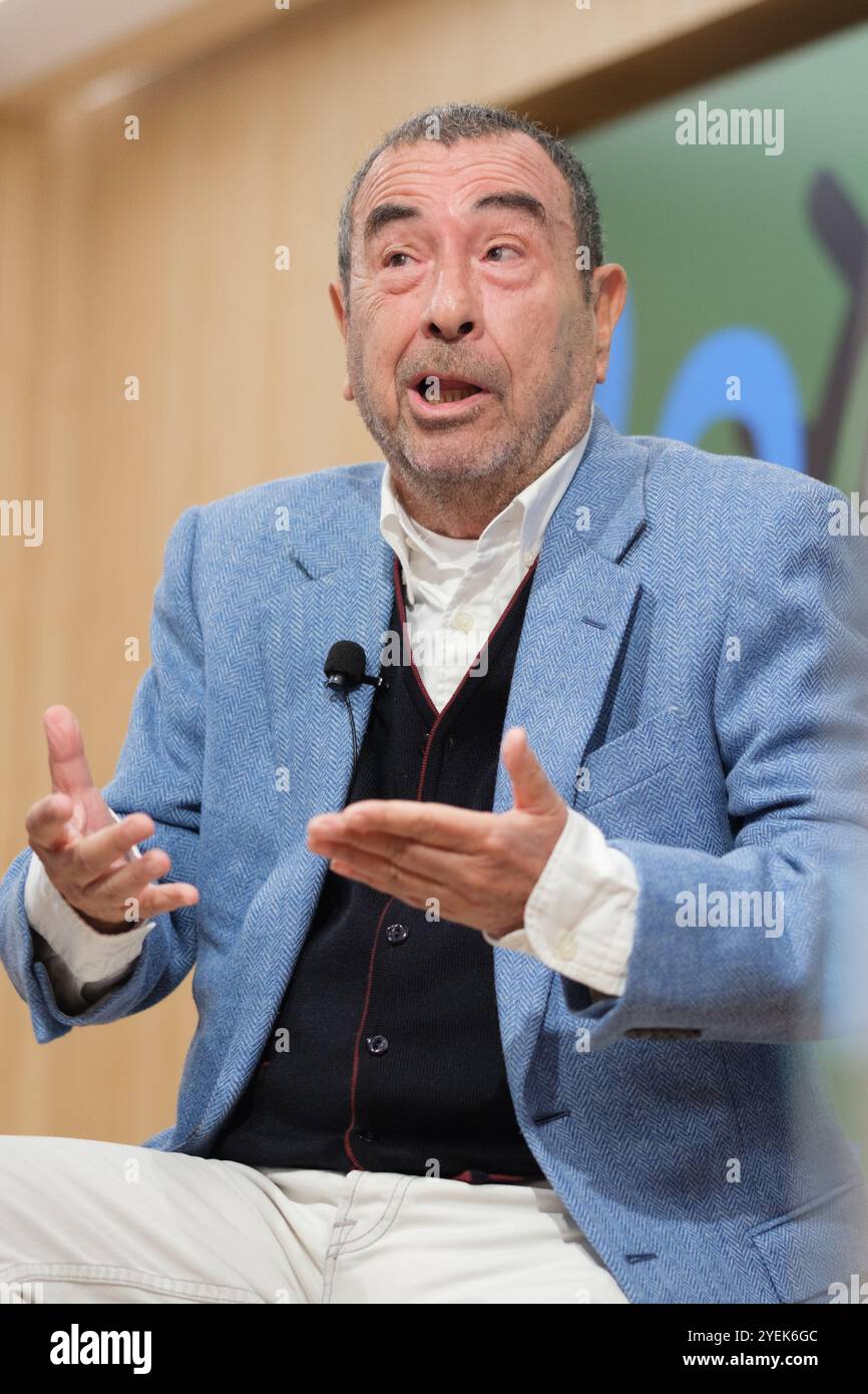 Il regista Jose Luis Garci, durante una conferenza stampa della Medaglia d'Oro dei Forque Awards presso la Fondazione Ortega Marañon, il 31 ottobre 2024 a M Foto Stock
