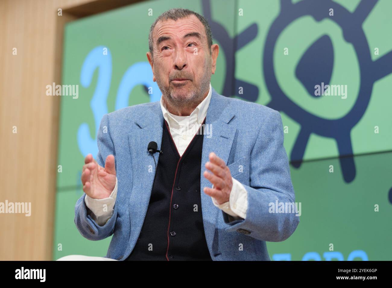 Il regista Jose Luis Garci, durante una conferenza stampa della Medaglia d'Oro dei Forque Awards presso la Fondazione Ortega Marañon, il 31 ottobre 2024 a M Foto Stock