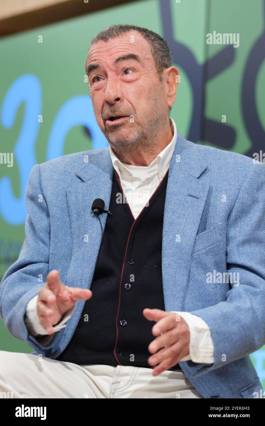Il regista Jose Luis Garci, durante una conferenza stampa della Medaglia d'Oro dei Forque Awards presso la Fondazione Ortega Marañon, il 31 ottobre 2024 a M Foto Stock