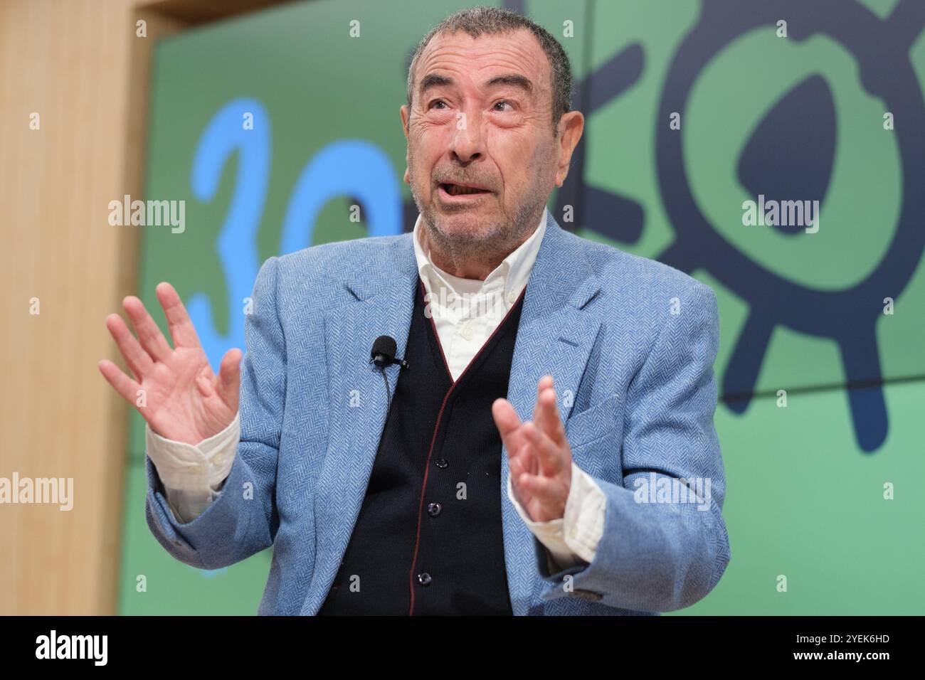 Il regista Jose Luis Garci, durante una conferenza stampa della Medaglia d'Oro dei Forque Awards presso la Fondazione Ortega Marañon, il 31 ottobre 2024 a M Foto Stock