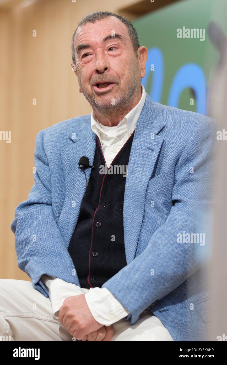 Il regista Jose Luis Garci, durante una conferenza stampa della Medaglia d'Oro dei Forque Awards presso la Fondazione Ortega Marañon, il 31 ottobre 2024 a M Foto Stock