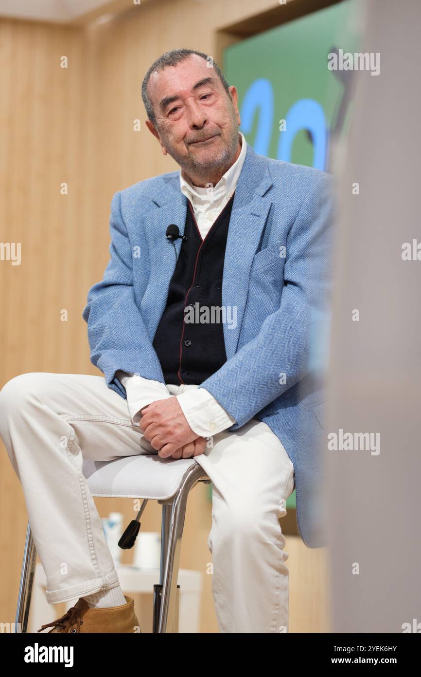 Il regista Jose Luis Garci, durante una conferenza stampa della Medaglia d'Oro dei Forque Awards presso la Fondazione Ortega Marañon, il 31 ottobre 2024 a M Foto Stock