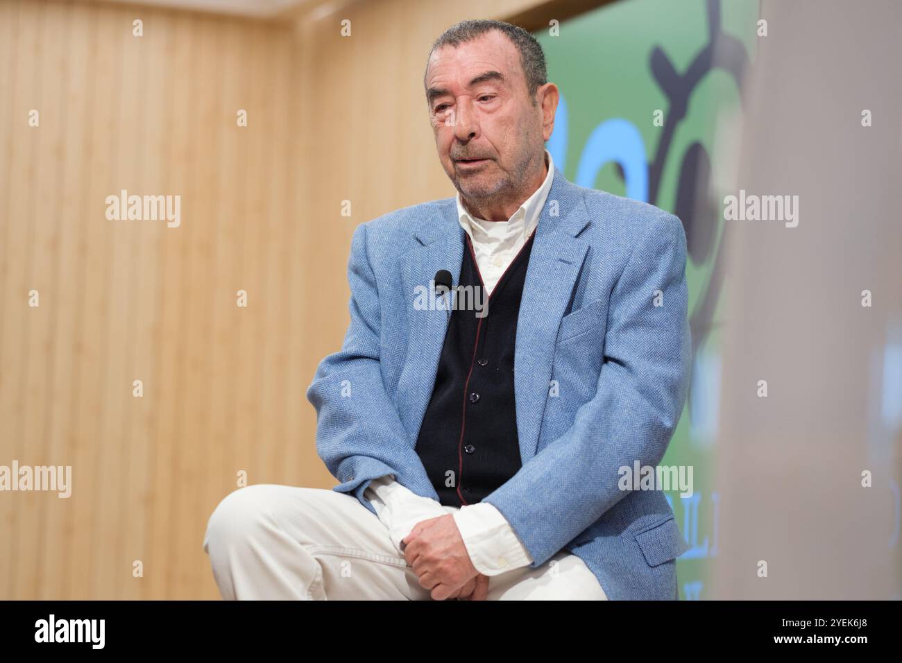 Il regista Jose Luis Garci, durante una conferenza stampa della Medaglia d'Oro dei Forque Awards presso la Fondazione Ortega Marañon, il 31 ottobre 2024 a M Foto Stock
