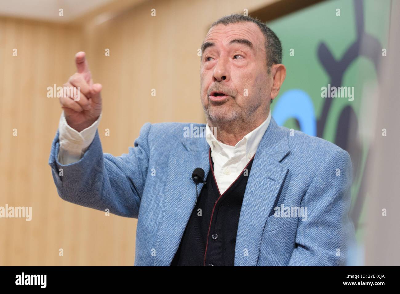 Il regista Jose Luis Garci, durante una conferenza stampa della Medaglia d'Oro dei Forque Awards presso la Fondazione Ortega Marañon, il 31 ottobre 2024 a M Foto Stock