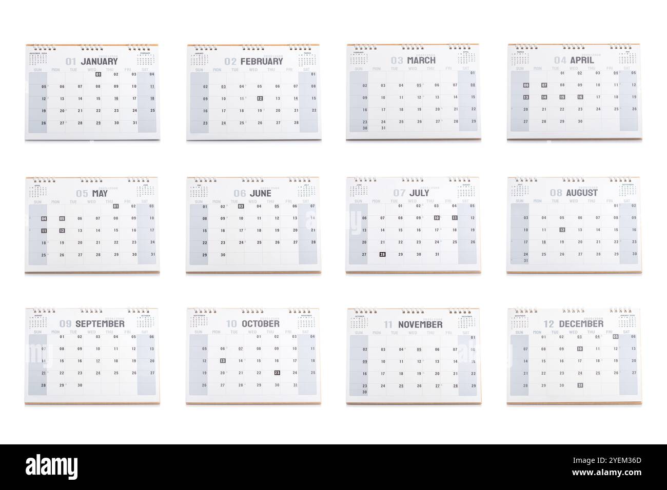 calendario da tavolo 2025 con visualizzazione di tutti i 12 mesi, su sfondo bianco. L'immagine simboleggia la pianificazione e l'organizzazione per l'anno a venire, Emphas Foto Stock