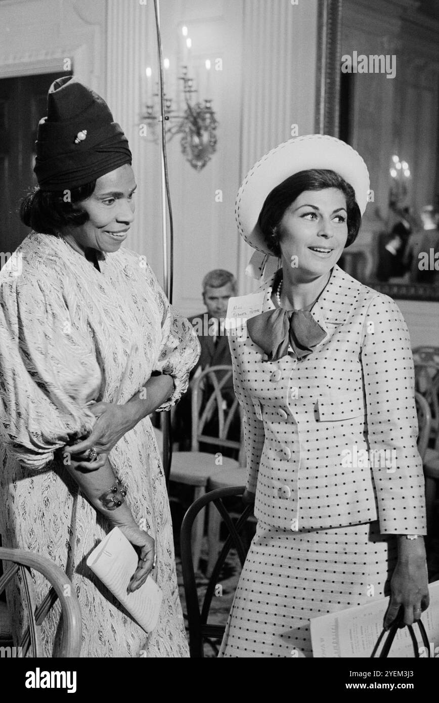 White House Art Festival. STATI UNITI. 14 giugno 1965 la mostra di arte contemporanea americana è stata organizzata dalla Casa Bianca. Opere d'arte, dipinti, fotografie e sculture sono state prese in prestito dai musei di tutto il paese. Foto Stock