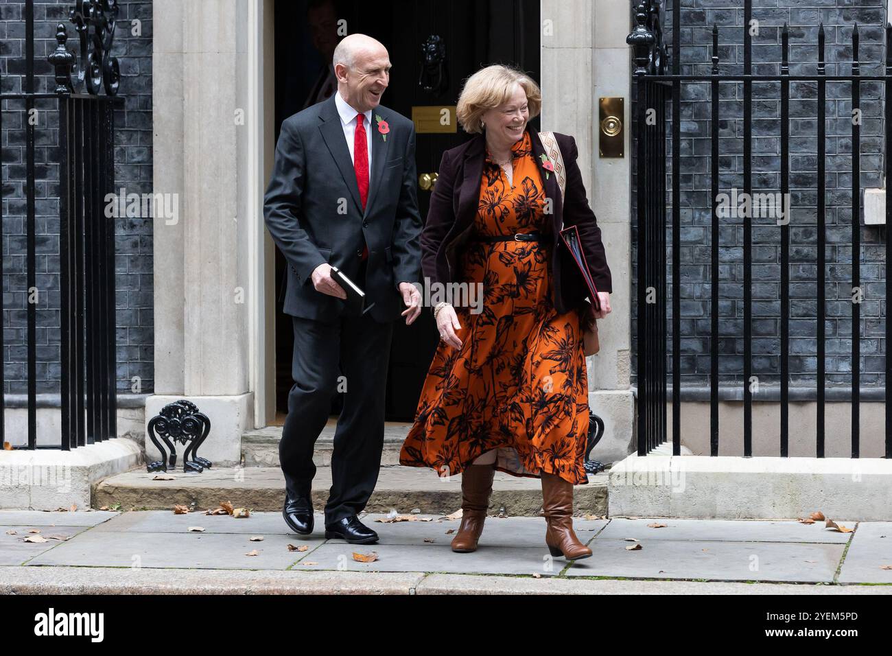 Londra, Regno Unito. 30 ottobre 2024. John Healey e la baronessa Smith di Basildon lasciano una riunione di gabinetto pre-budget a Downing Street, Londra. (Foto di Tejas Sandhu/SOPA Images/Sipa USA) credito: SIPA USA/Alamy Live News Foto Stock