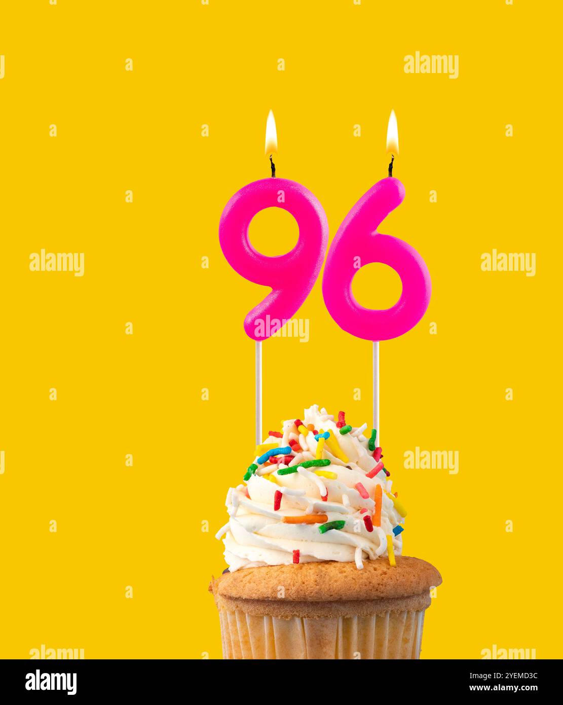 Numero 96, candela di compleanno rosa - compleanno Cupcake. Foto Stock