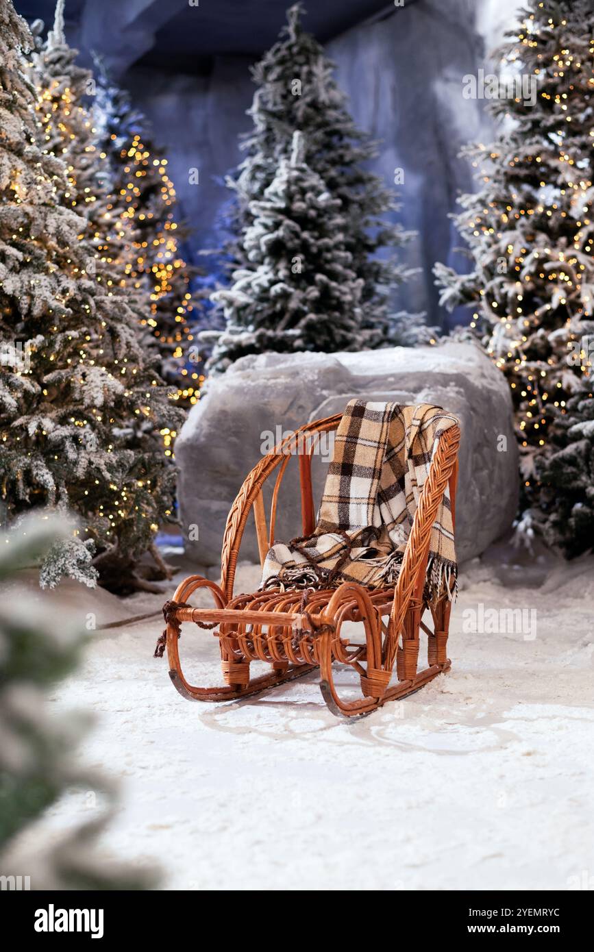 Spode Cestino Portaoggetti Albero Di Natale - Resina Rossa Con Decorazioni - Arredo Bagno O Camera