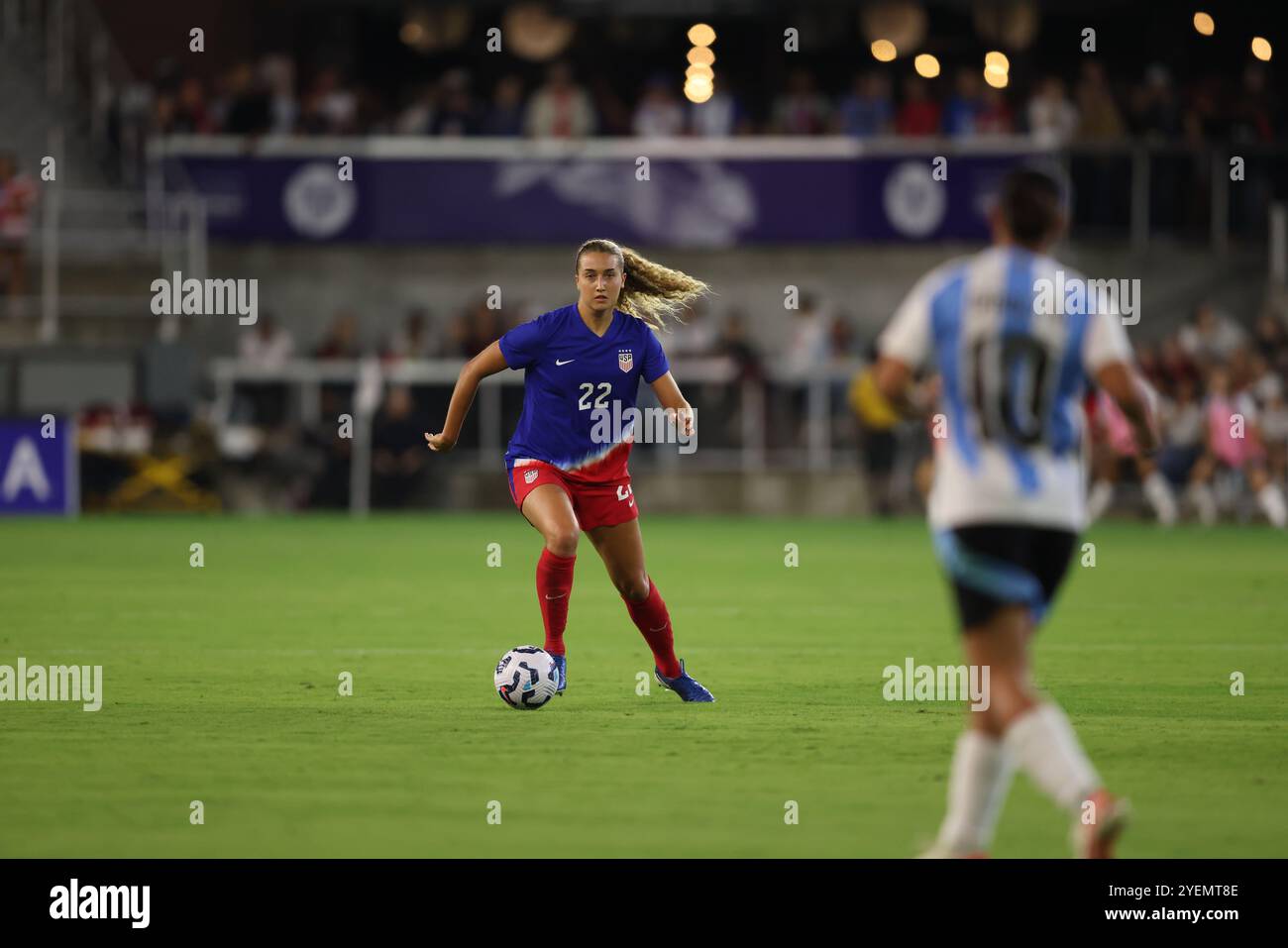 Louisville, Stati Uniti d'America. 30 ottobre 2024. Louisville, Kentucky, 30 ottobre 2024: Eva Gaetino (22 Stati Uniti) dribbla la palla durante il secondo tempo in un'amichevole internazionale tra Stati Uniti e Argentina il 30 ottobre 2024 al Lynn Family Stadium di Louisville, Kentucky, Stati Uniti. Risultato finale: Stati Uniti-Argentina 3-0. (EM Dash Photography/SPP) credito: SPP Sport Press Photo. /Alamy Live News Foto Stock