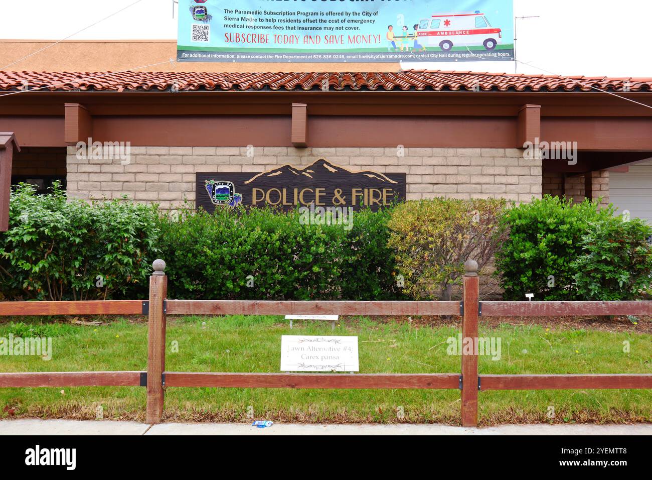 Sierra madre (contea DI LA), California: Polizia e vigili del fuoco di Sierra madre situata al 242 W Sierra madre Blvd Foto Stock