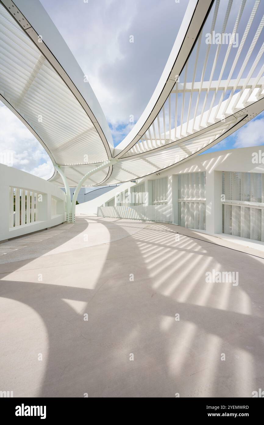 Area ricreativa con dettagli dell'architettura astratta Foto Stock
