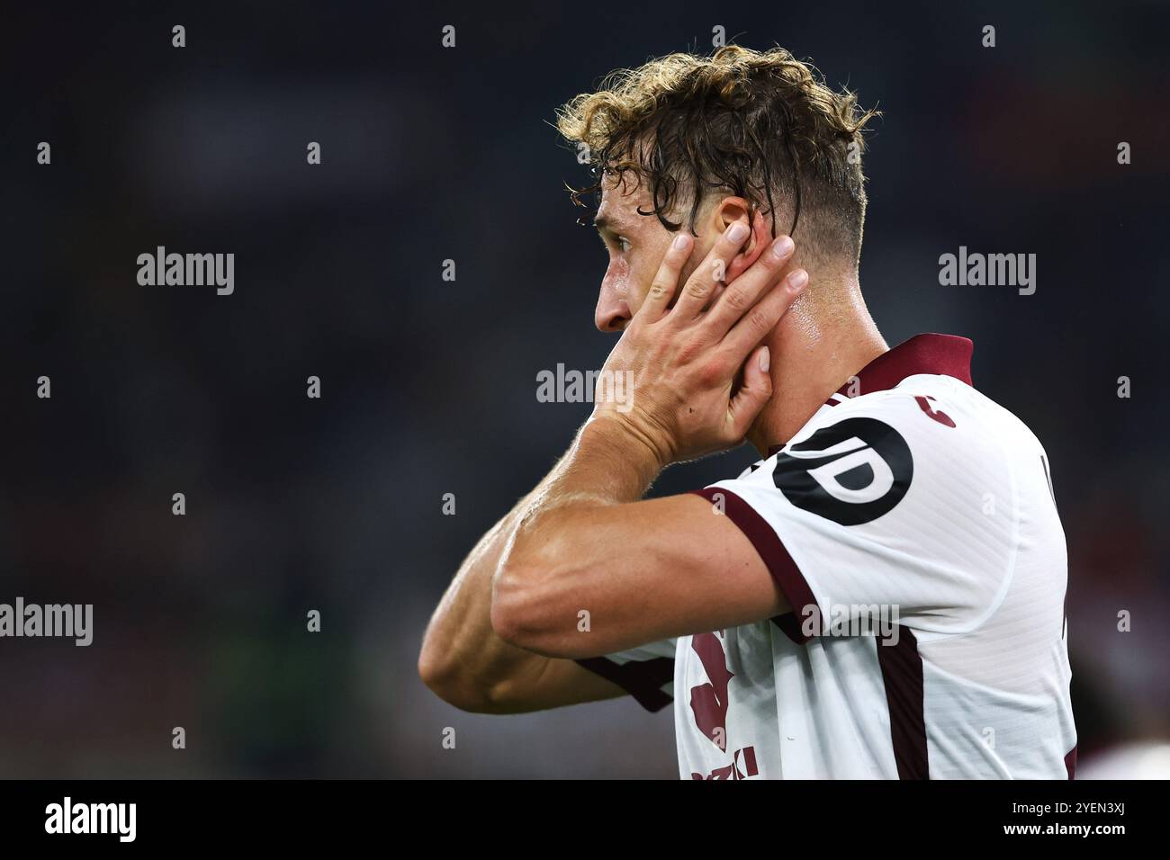 Roma, Italia. 31 ottobre 2024. Il Mergim Vojvoda del Torino reagisce durante la partita di campionato italiano di serie A tra AS Roma e Torino FC il 31 ottobre 2024 allo Stadio Olimpico di Roma. Crediti: Federico Proietti / Alamy Live News Foto Stock