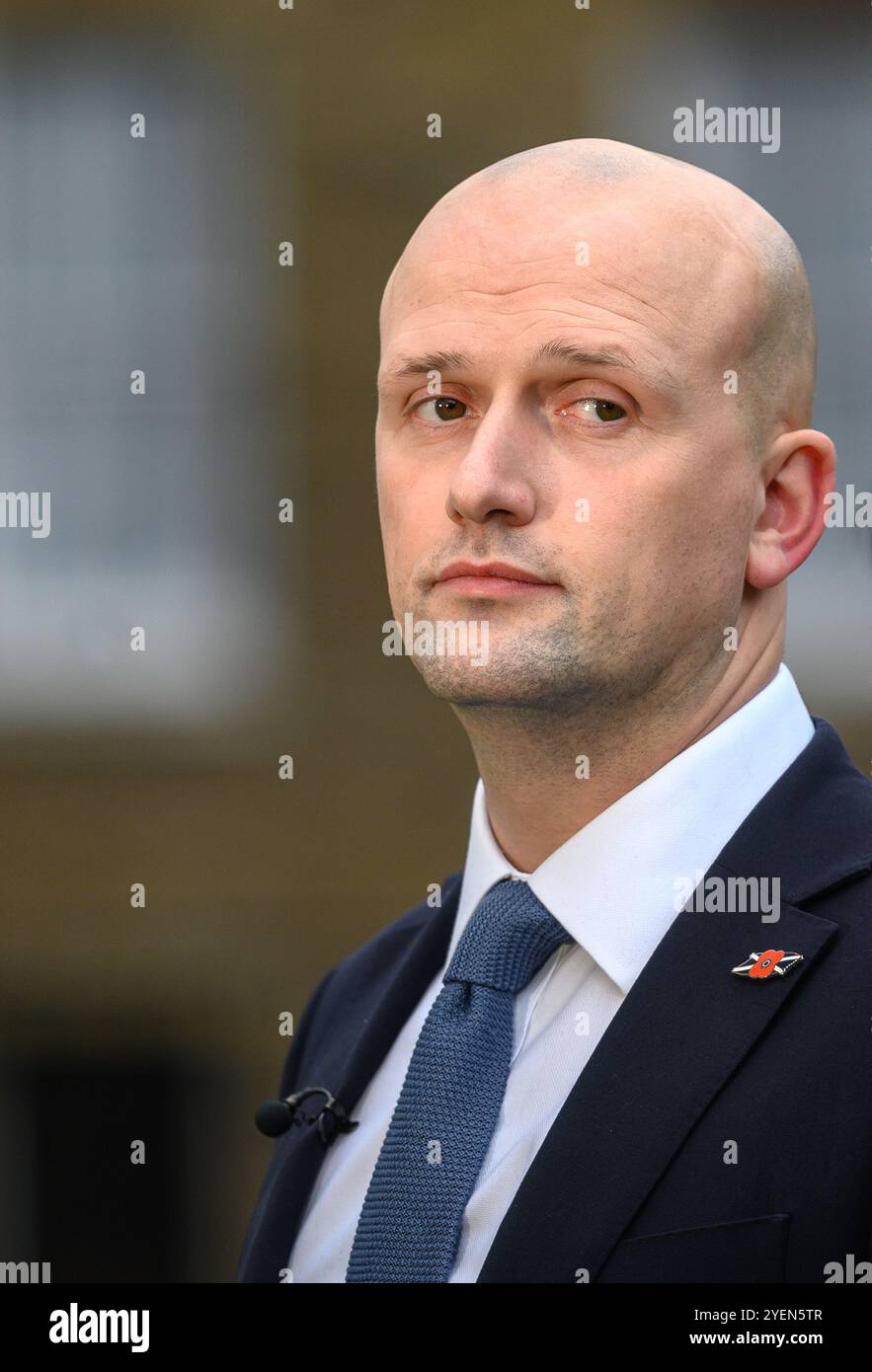 Stephen Flynn MP (leader SNP a Westminster) su College Green, Westminster, sarà intervistato dopo il primo bilancio del nuovo governo laburista - 30 ° oC Foto Stock