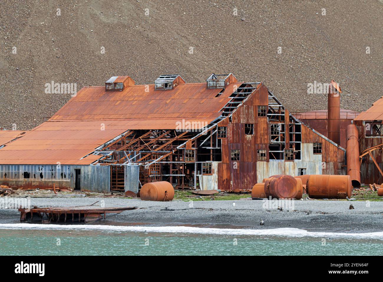 Vista della stazione baleniera abbandonata a Stromness Bay, nella Georgia del Sud, nell'Oceano meridionale. Foto Stock