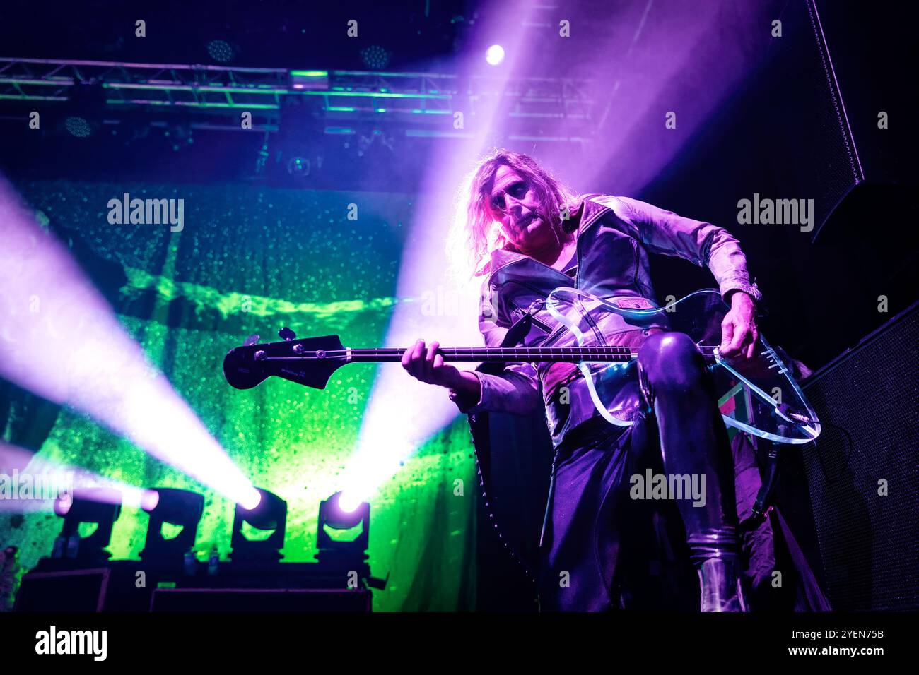 Oslo, Norvegia. 24 ottobre 2024. La rock band danese D-A-D esegue un concerto dal vivo al Sentrum Scene di Oslo. Qui il bassista Stig Pedersen viene visto dal vivo sul palco. Foto Stock