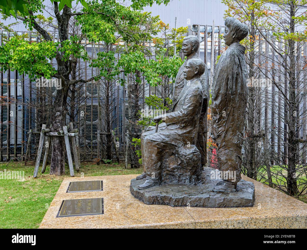 Statua di Sun Yat Sen, con Toku Umeya, e Umeya Shokichi, leader della rivoluzione Xinhai in Cina, a Nagasaki, in Giappone, il 2 ottobre 2024 Foto Stock