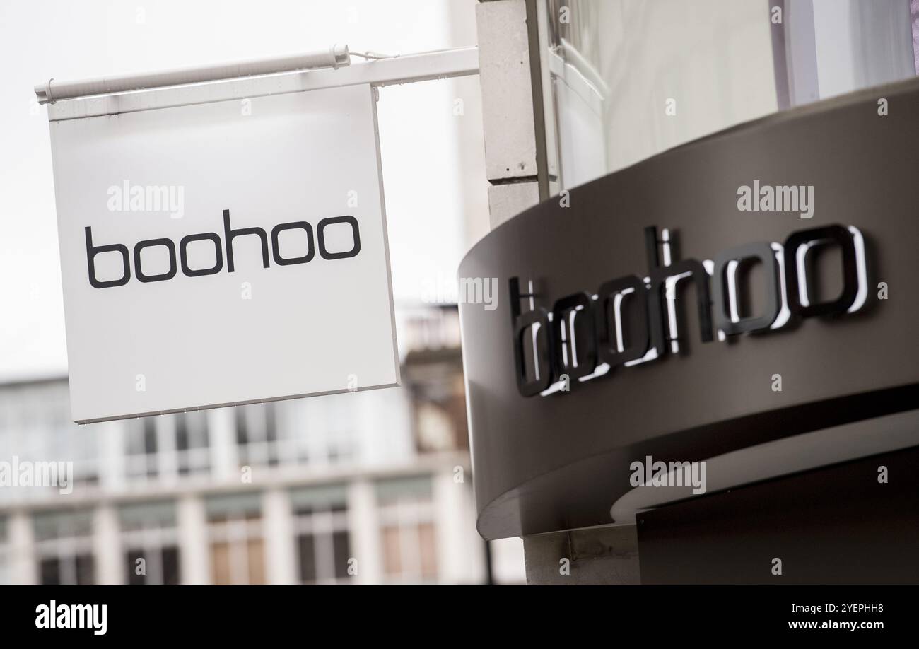 Foto del file datata 15/02/21 di una vista generale di un negozio boohoo a Londra. Boohoo ha nominato l'amministratore delegato di Debenhams come suo nuovo capo, in un apparente affronto al magnate del commercio al dettaglio Mike Ashley. Il rivenditore online ha detto che Dan Finley avrebbe preso il sopravvento con effetto immediato dopo aver trascorso quasi tre anni a Debenhams, di proprietà di Boohoo. Data di pubblicazione: Venerdì 1 novembre 2024. Foto Stock