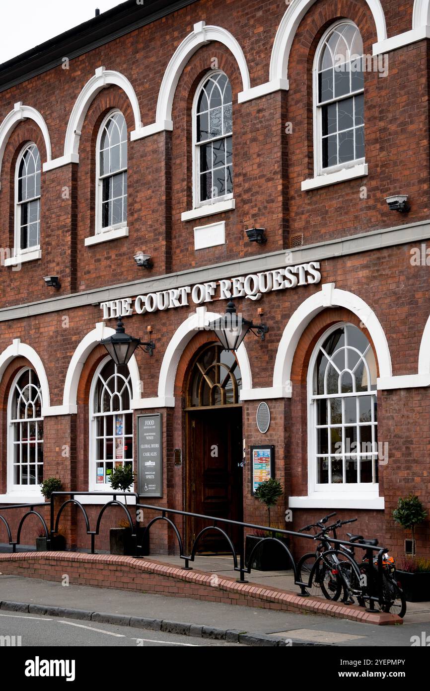 Pub Court of Requests, Oldbury, West Midlands, Inghilterra, Regno Unito Foto Stock