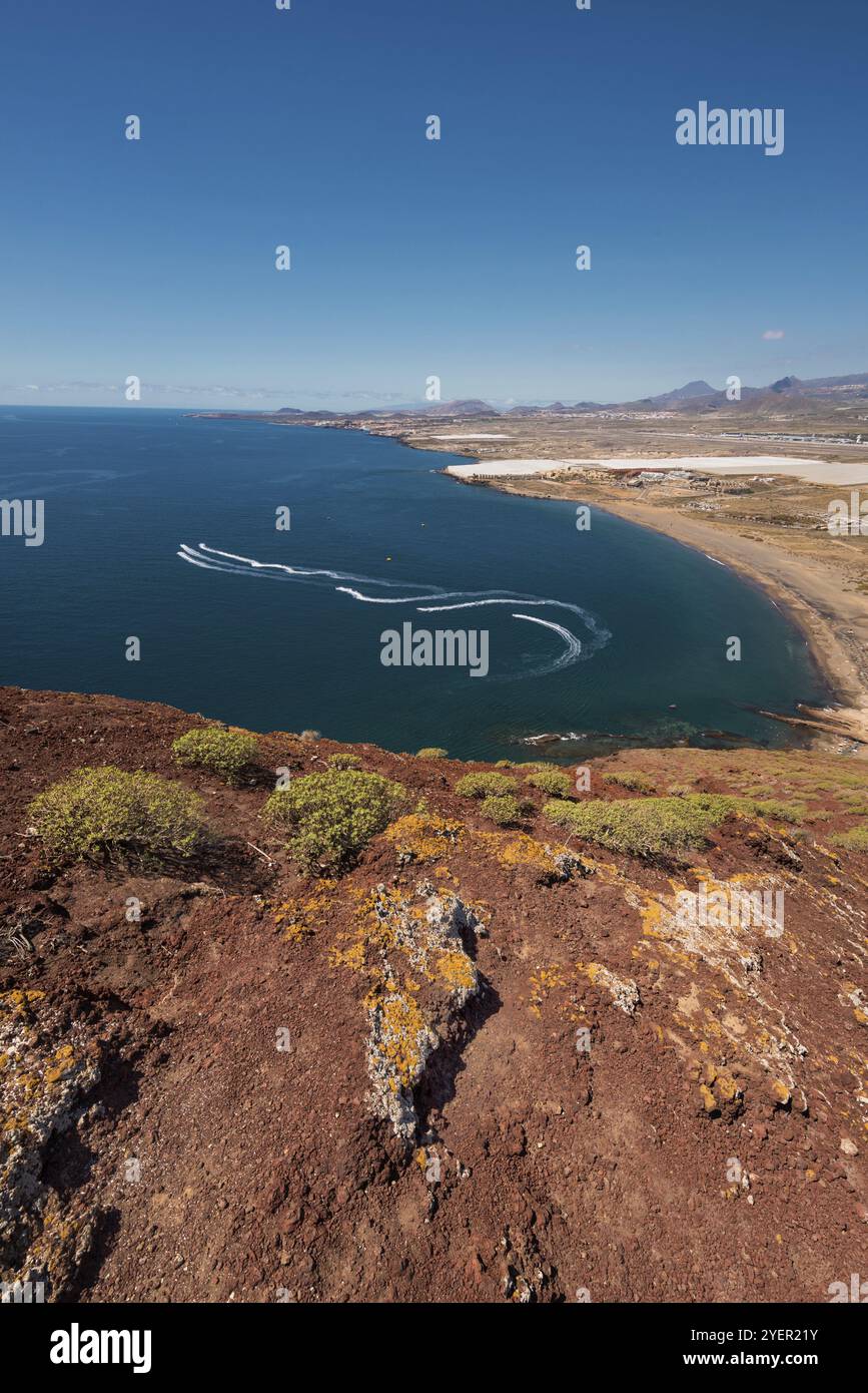 Tenerife costa sud vista dalla cima della montagna rossa picco vulcano Foto Stock