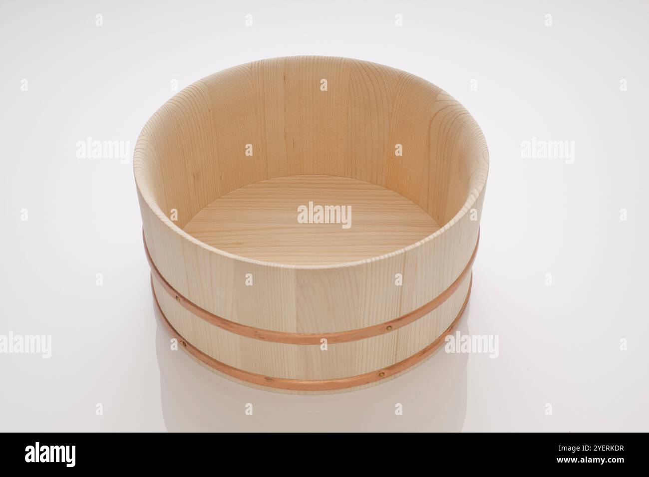 Vasca da bagno in legno naturale Foto Stock
