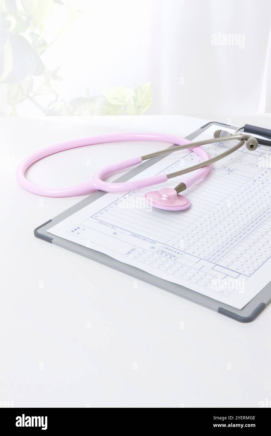 Stetoscopio e cartelle cliniche Foto Stock