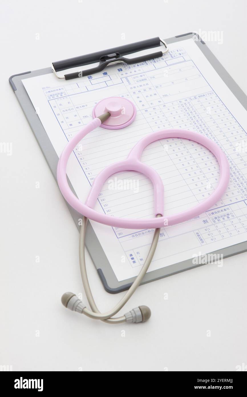 Stetoscopio e cartelle cliniche Foto Stock