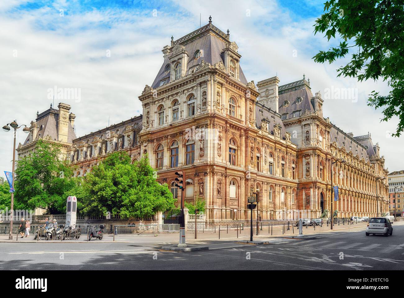 Parigi, Francia - Luglio 08, 2016 : Hotel de Ville a Parigi, è l'edificio che ospita la città di amministrazione locale,è stato la sede dell'munic Foto Stock