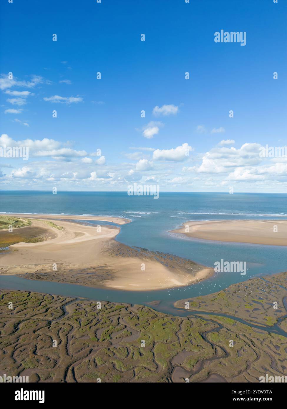 Vista aerea delle paludi salate della costa nord del Norfolk di Thornham Foto Stock