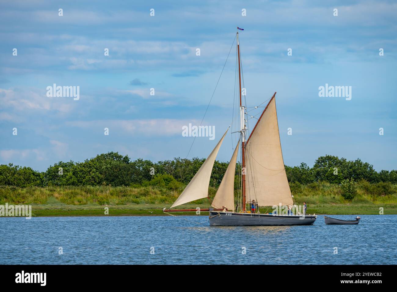 Barca a vela sul fiume Chelmer vicino a Maldon Essex Foto Stock