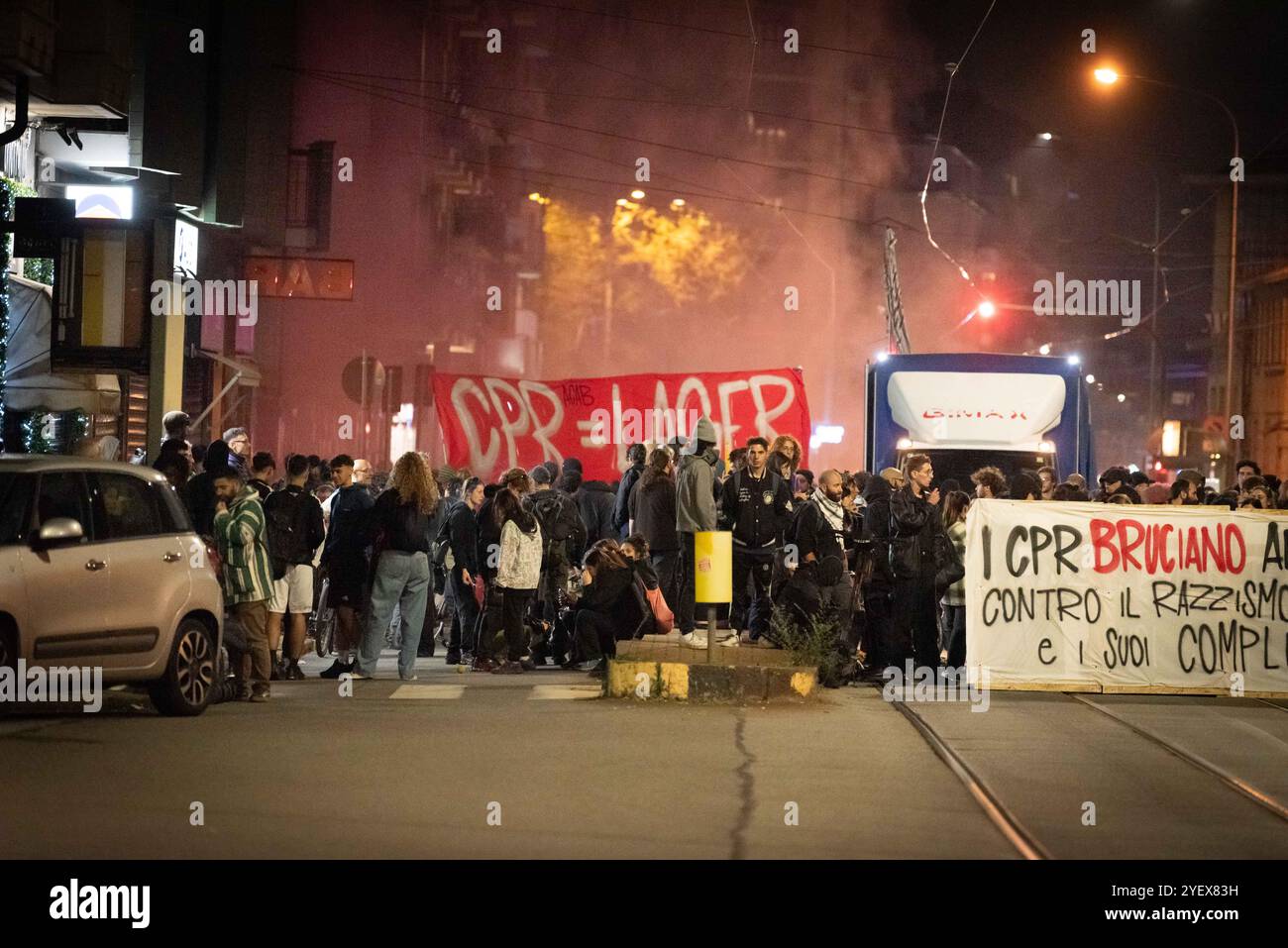 Torino, Italia. 1 novembre 2024. Dichiarazione contro i CPR a Torino, Italia - Venerd&#xec; 1 novembre 2024 - Matteo Secci/ credito: LaPresse/Alamy Live News Foto Stock