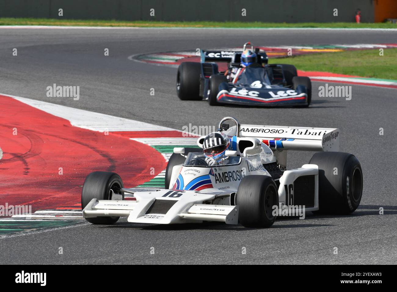 Scarperia, Italia - 12 ottobre 2024: Shadow DN8 dell'anno 1977 ex Tom Pryce guida di Unknown in azione durante la sessione di prove sul circuito del Mugello. Foto Stock