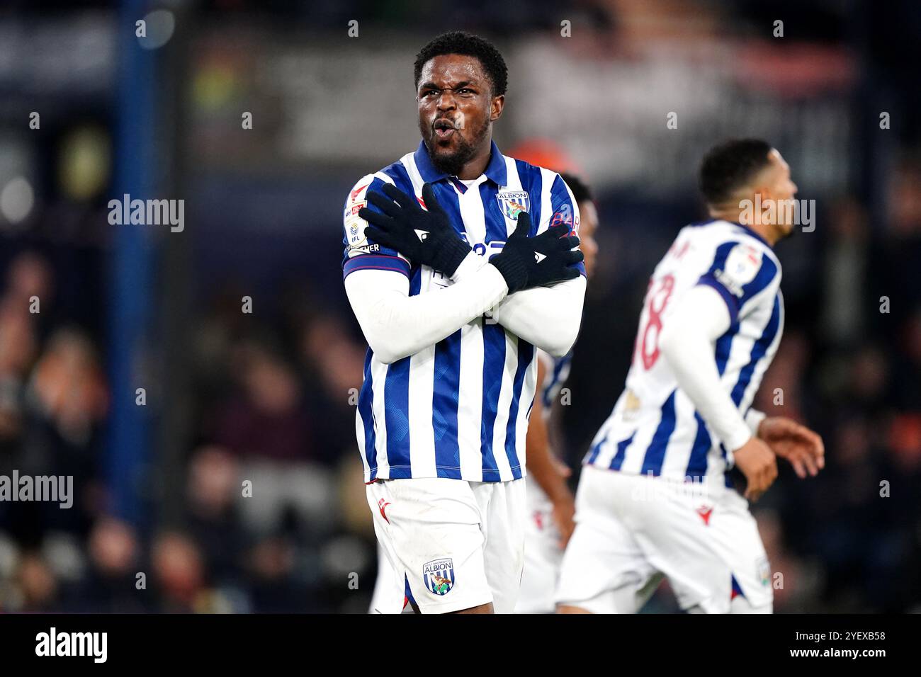 Josh Maja di West Bromwich Albion celebra il primo gol della squadra durante la partita per il titolo Sky Bet a Kenilworth Road, Luton. Data foto: Venerdì 1 novembre 2024. Foto Stock