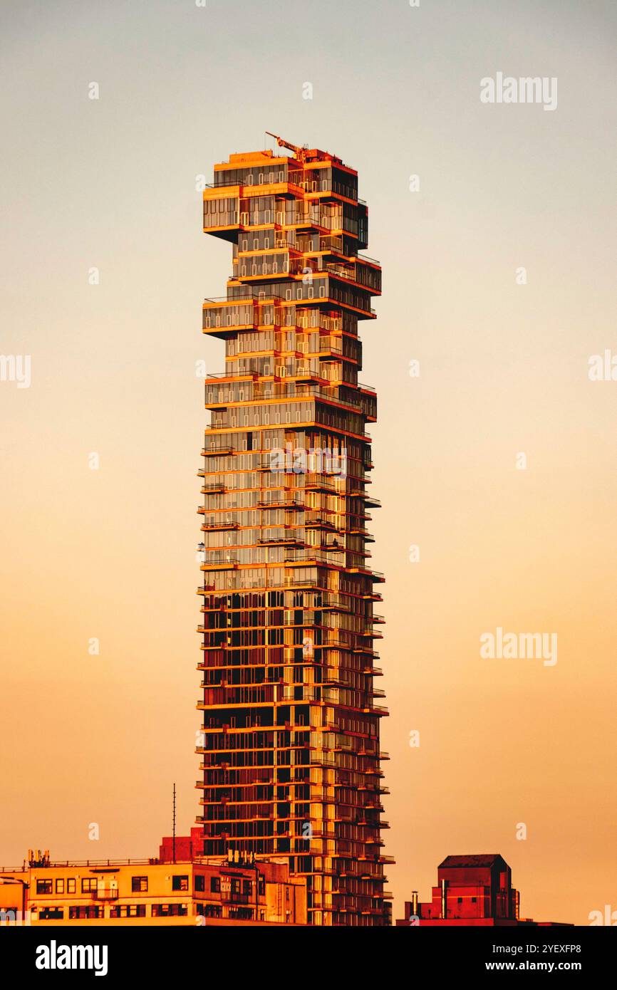 56 Leonard Street, edificio di appartamenti a torre degli architetti Jacques Herzog e Pierre de Meuron a Manhattan, New York, USA Foto Stock