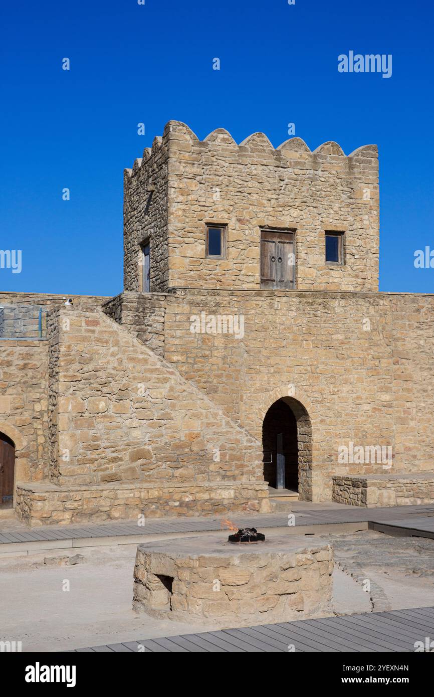 Il Tempio del fuoco zoroastriano di Atashgah del XVII secolo a Surakhany (Baku), Azerbaigian Foto Stock