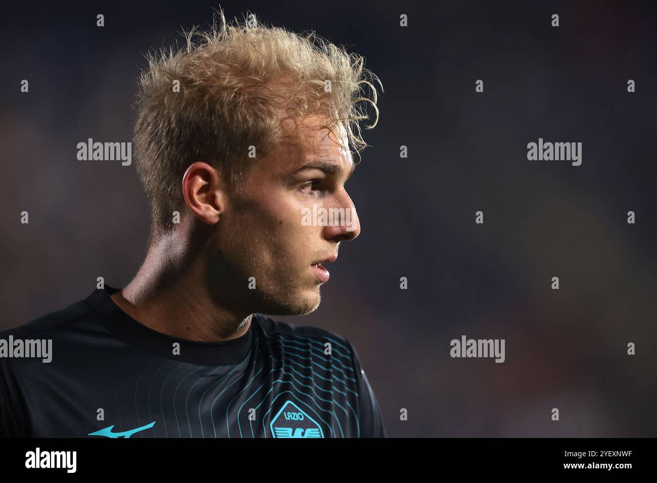 Como, Italia. 31 ottobre 2024. Gustav Isaksen della SS Lazio guarda durante la partita di serie A allo Stadio Giuseppe Sinigaglia, Como. Il credito per immagini dovrebbe essere: Jonathan Moscrop/Sportimage Credit: Sportimage Ltd/Alamy Live News Foto Stock