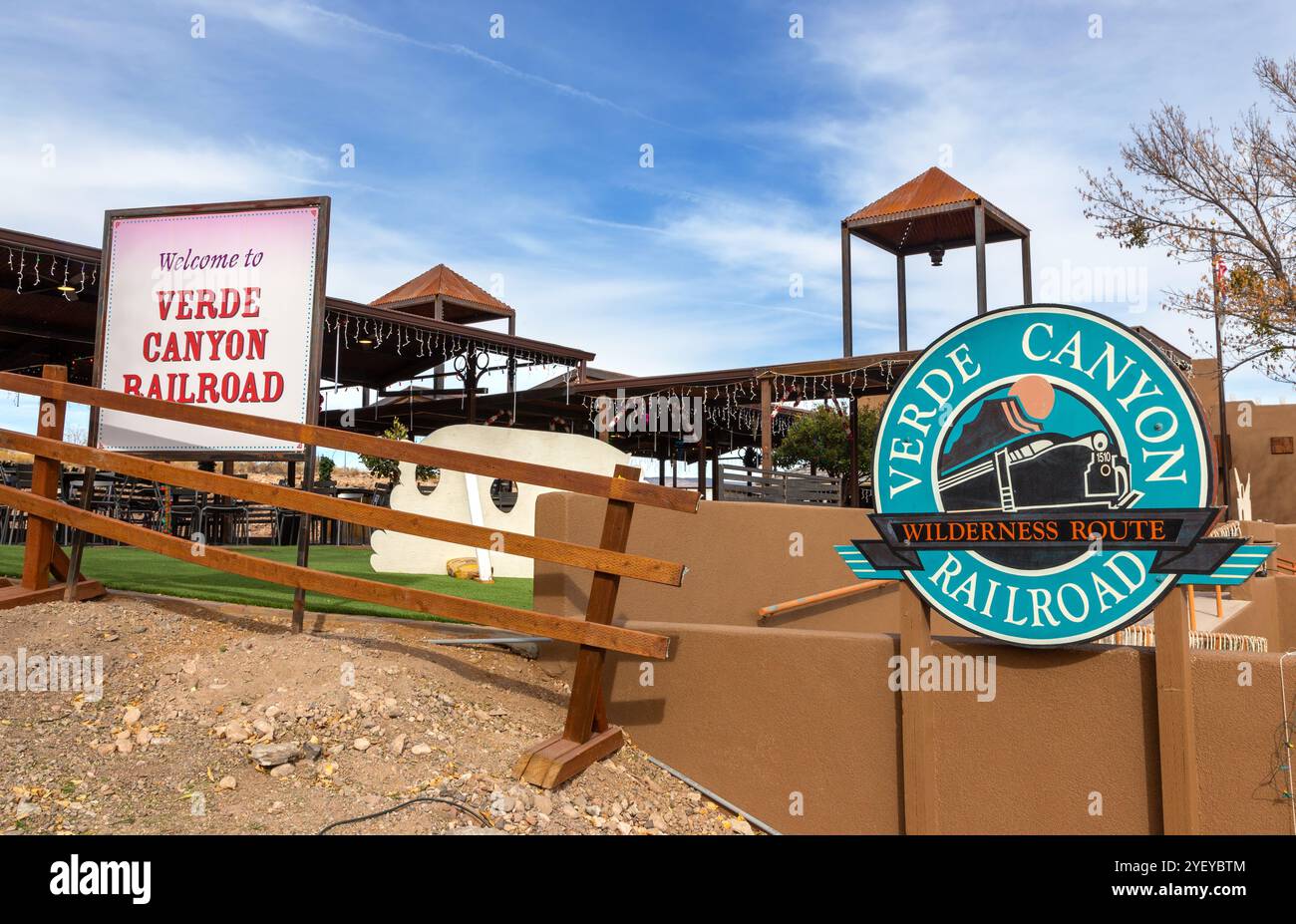 Stazione ferroviaria Verde Canyon Railroad Heritage, famosa attrazione turistica storica vicino a Clarkdale, Arizona, sud-ovest degli Stati Uniti Foto Stock