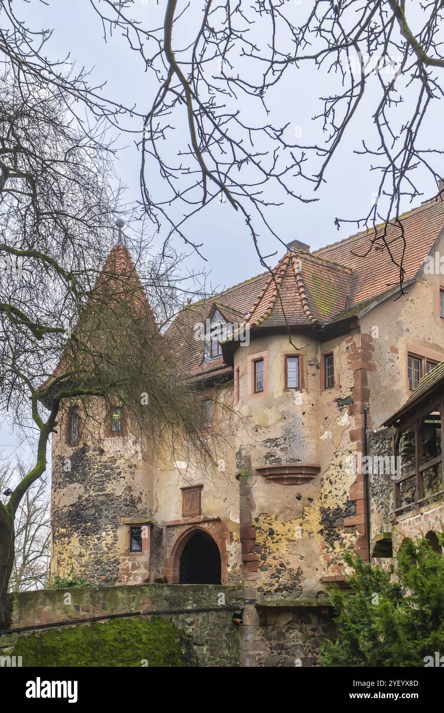 Il castello di Ronneburg fu costruito nel XIII secolo sulla collina, in Germania, in Europa Foto Stock
