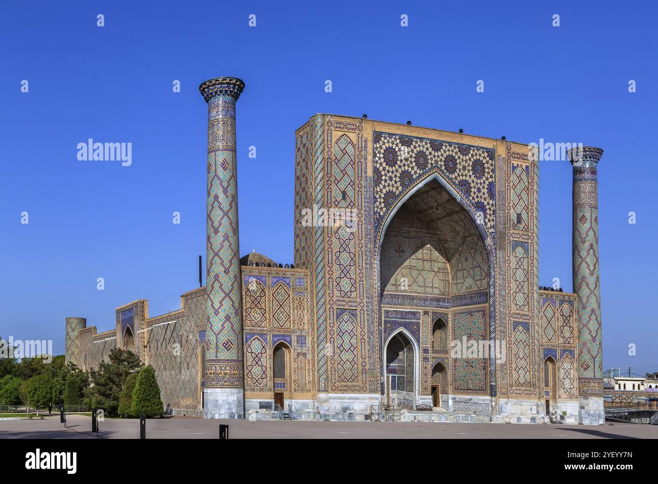 Facciata della Madrasa Ulugh Beg, Samarcanda, Uzbekistan, Asia Foto Stock