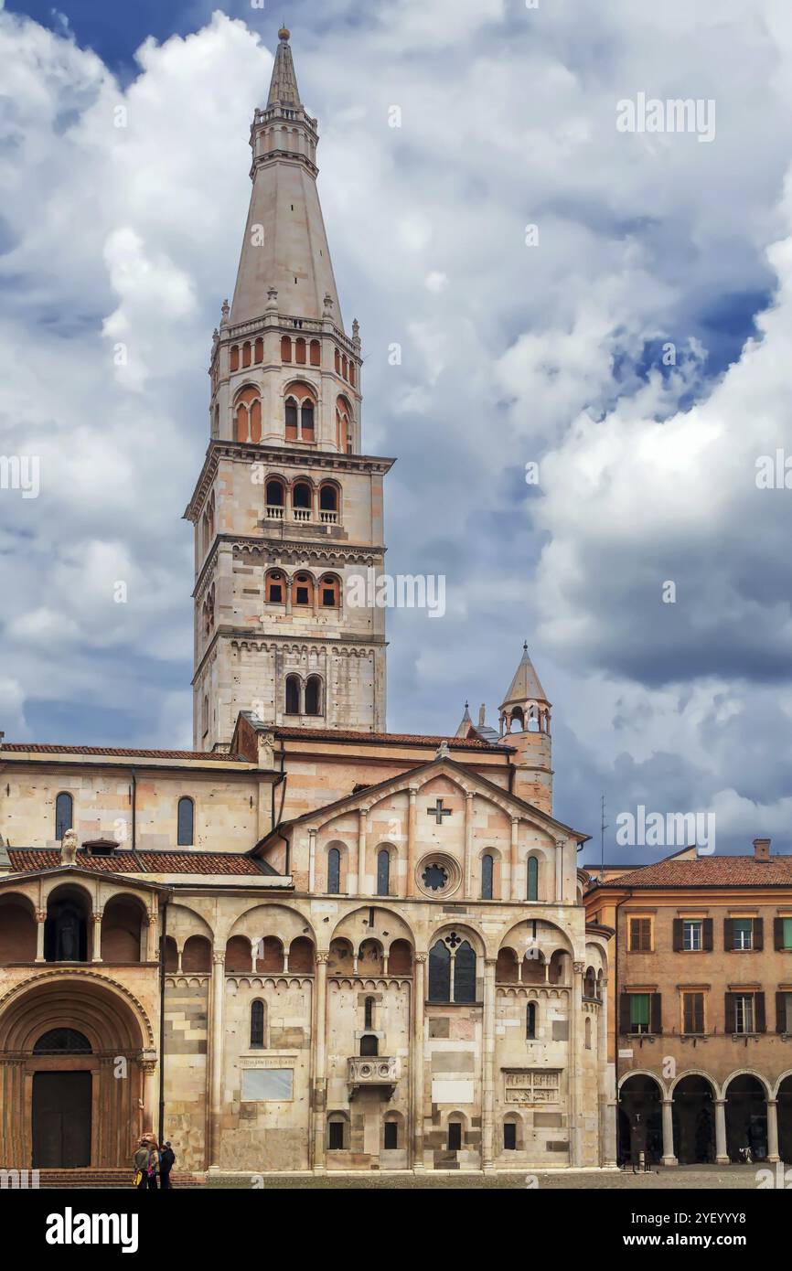 La Ghirlandina e la Cattedrale di Modena sono una chiesa romanica cattolica a Modena, in Italia, in Europa Foto Stock