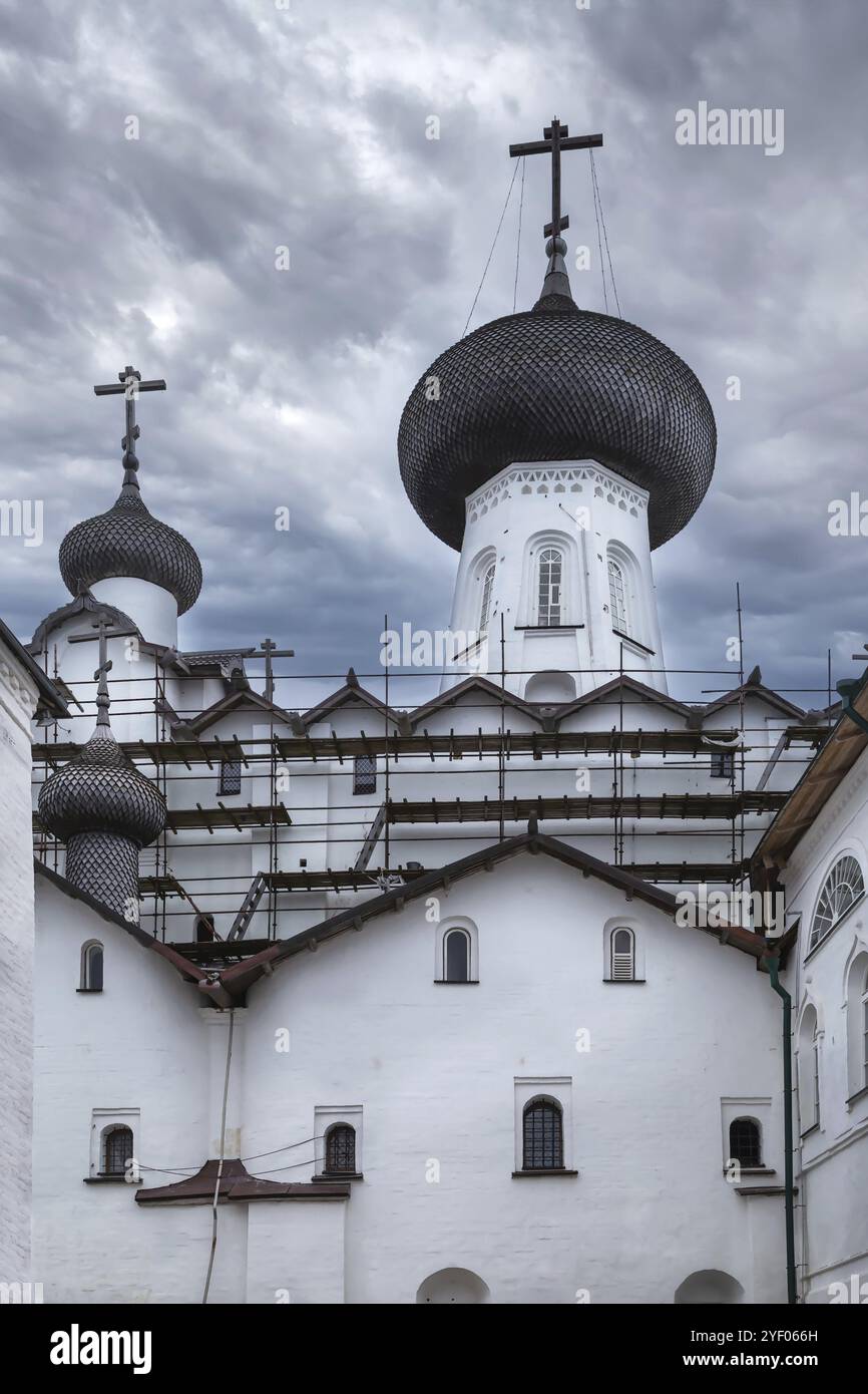 Il Monastero di Solovetsky è un monastero fortificato situato sulle isole Solovetsky, nel Mar Bianco, in Russia. Cattedrale della Trasfigurazione Foto Stock